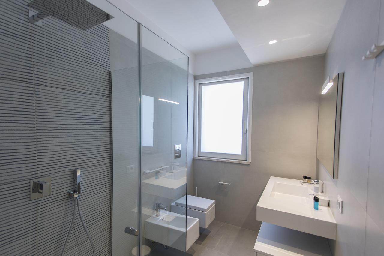 Three-Bedroom Apartment,613918990:JPEG