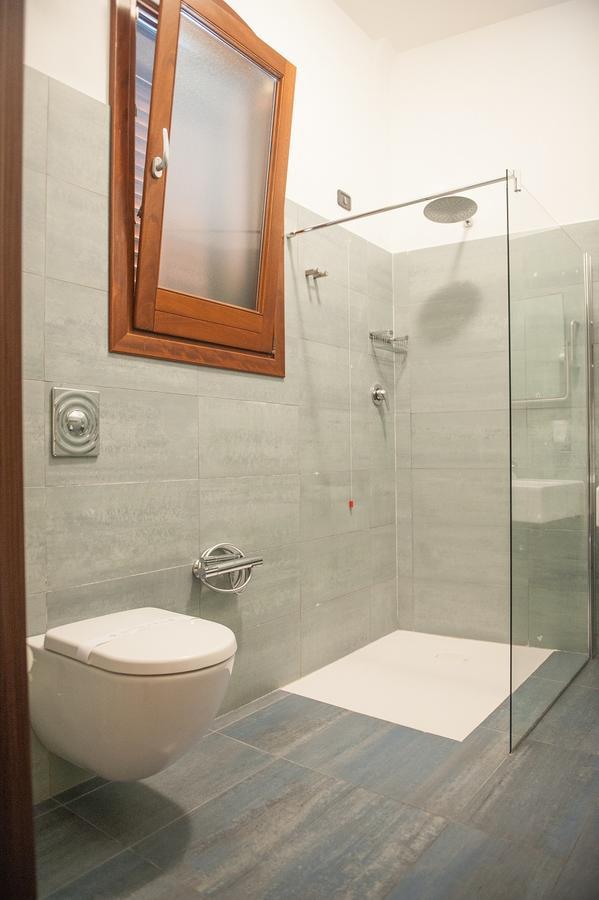 Ground Floor Double or Twin Room Disability Access,665868336:JPEG