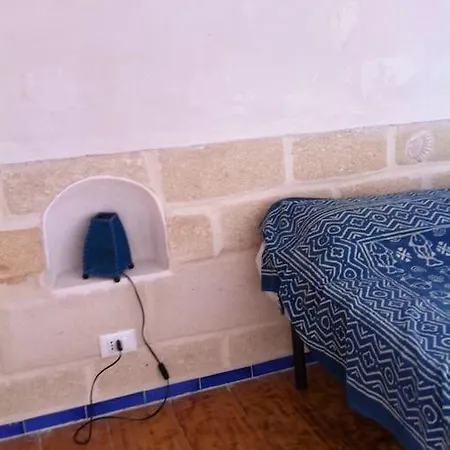 Il Cubo, monovano col mare su tre fronti.-3