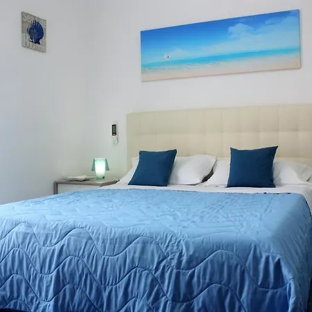 Canova Holidays Rooms- Affittacamere--2