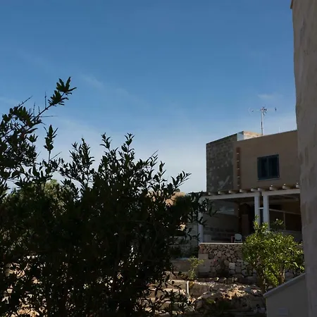 Le Suites Del Carrubo-3